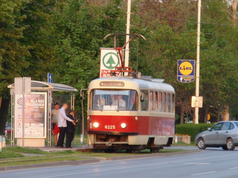 Tatra T3YU #8225