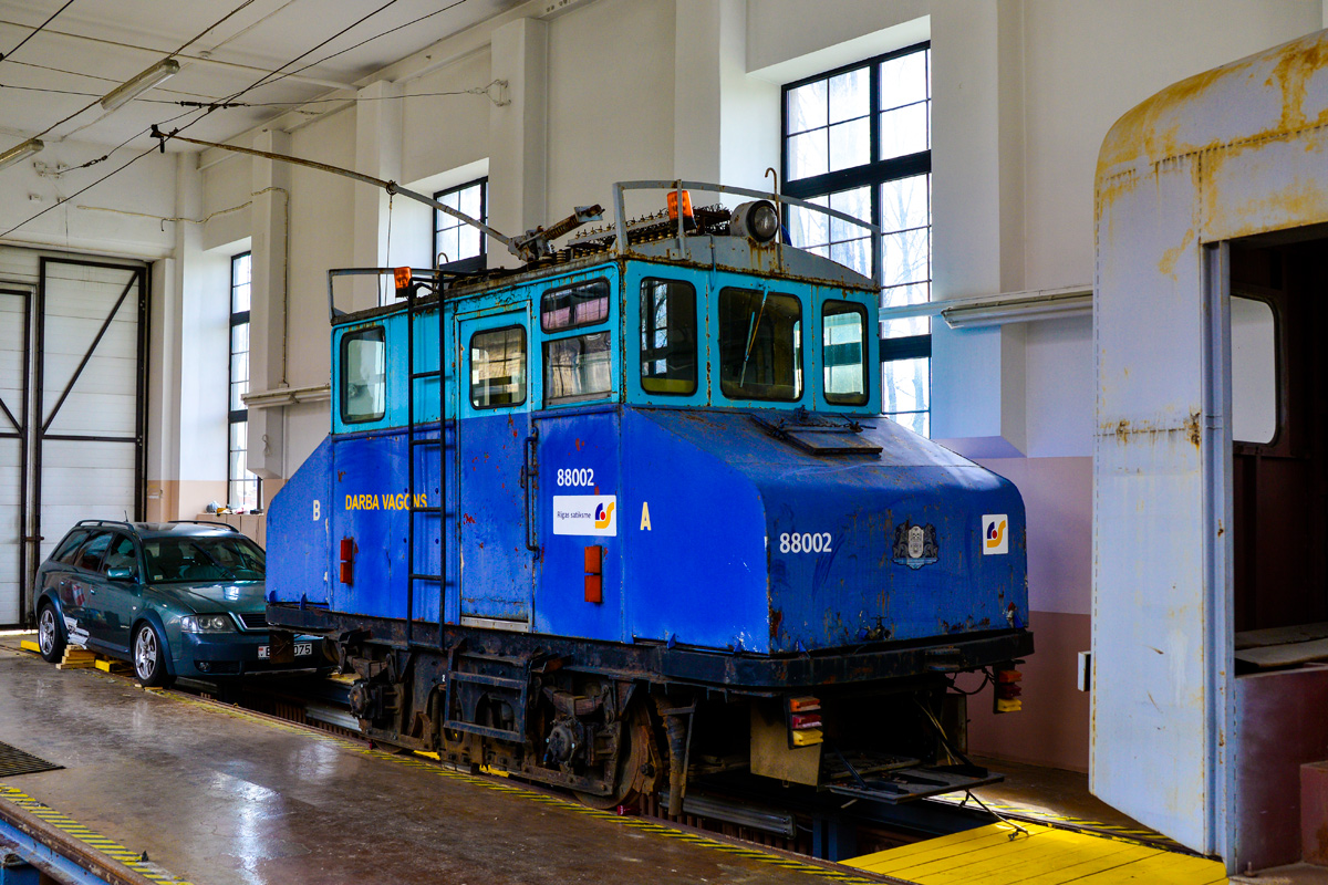 Steeple-cab locomotive #88002